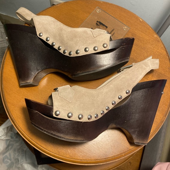 Michael Kors Women's Beige Sandals - Picture 5 of 8